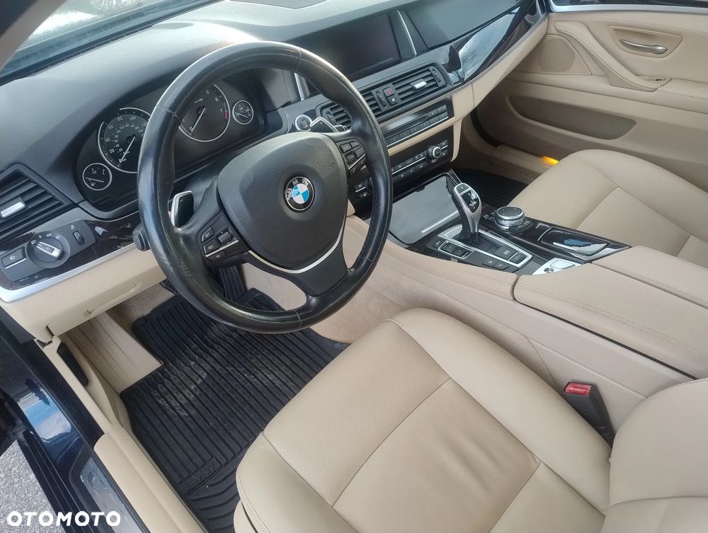 BMW Seria 5 528i Luxury Line - 40