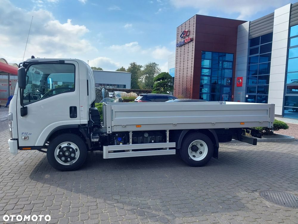 Isuzu P75 5.2 L - 9