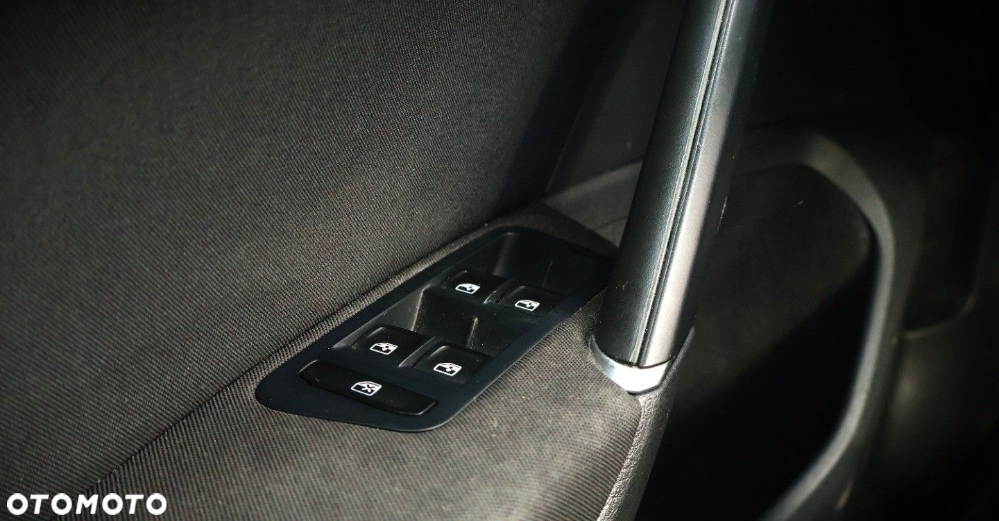 Volkswagen Golf - 25
