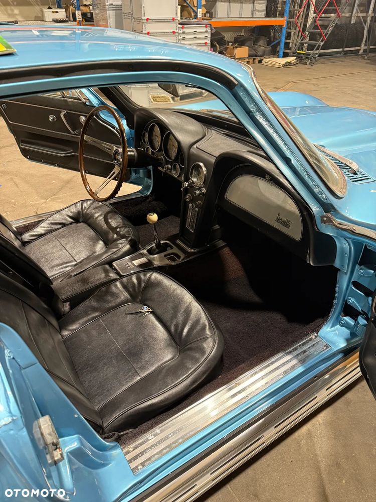 Chevrolet Corvette - 6