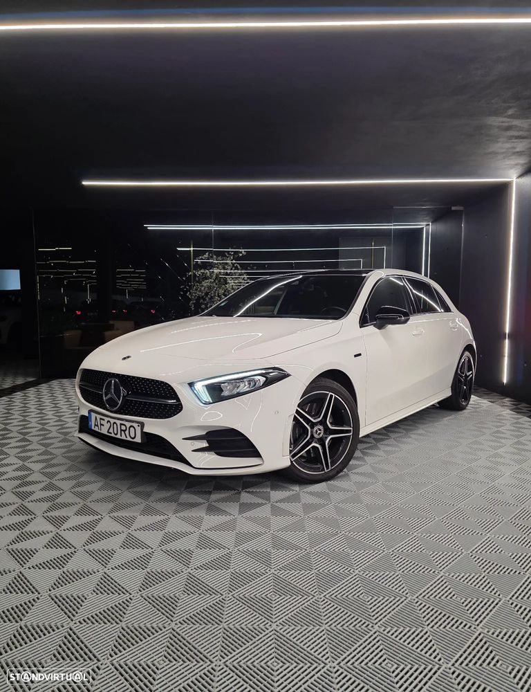 Mercedes-Benz A 250 e AMG Line - 1