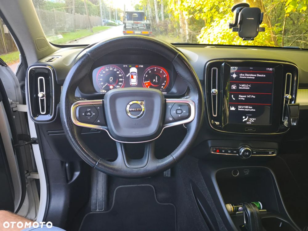 Volvo XC 40 T3 Momentum Pro - 19