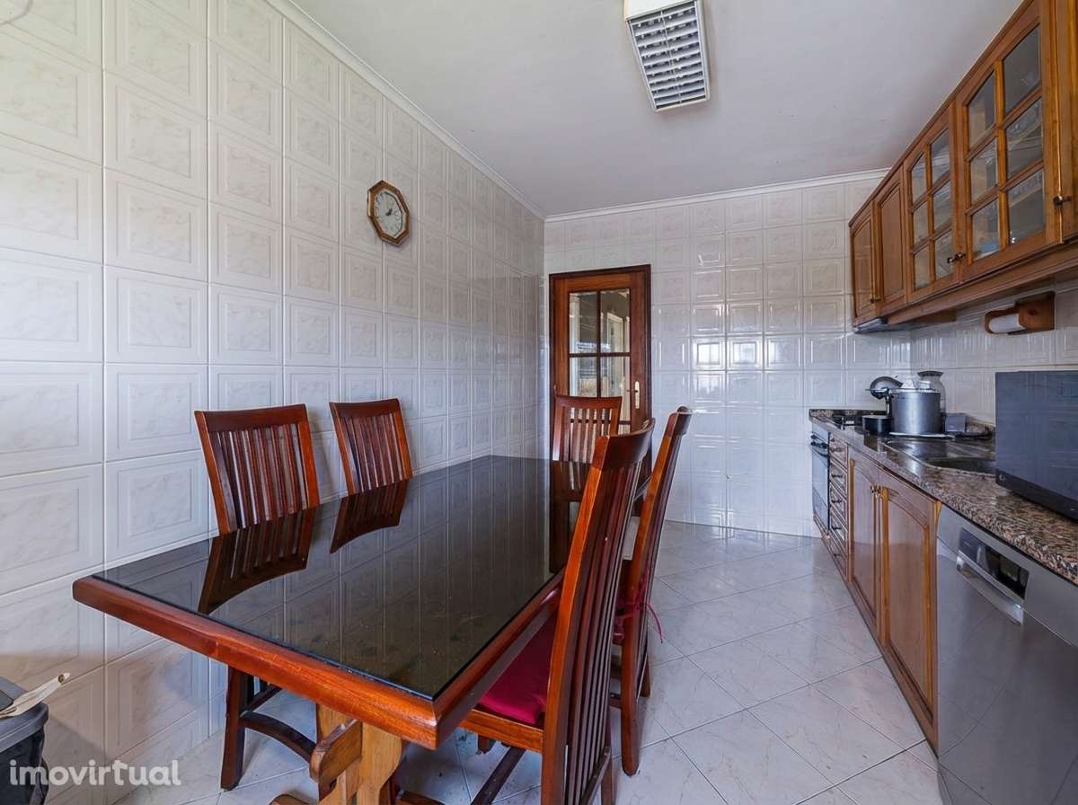 T2+1 com 2 frentes e box fechada, em Paços de Brandão - Grande imagem: 3/35