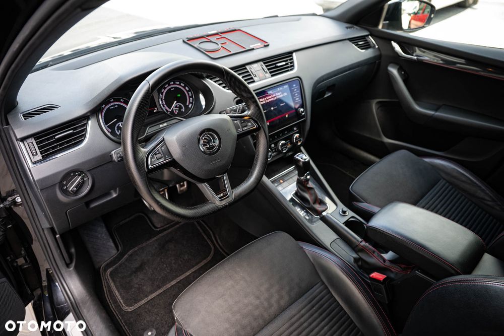 Skoda Octavia 2.0 TSI DSG RS - 12