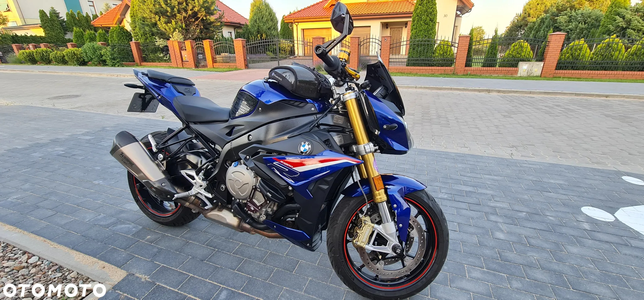 BMW S - 4