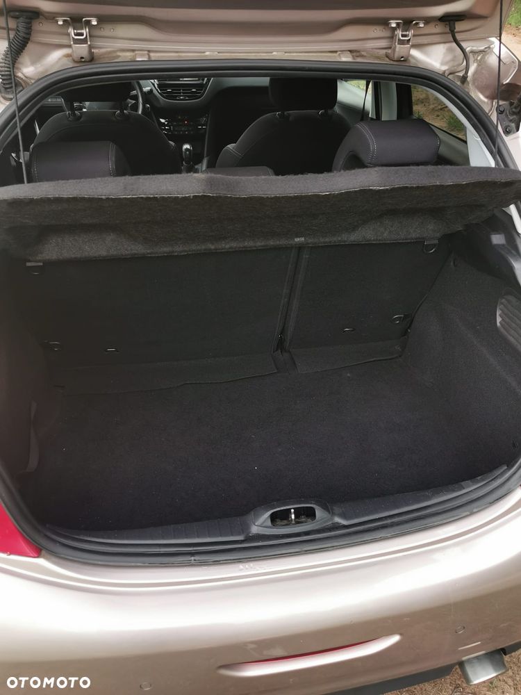 Peugeot 208 - 29
