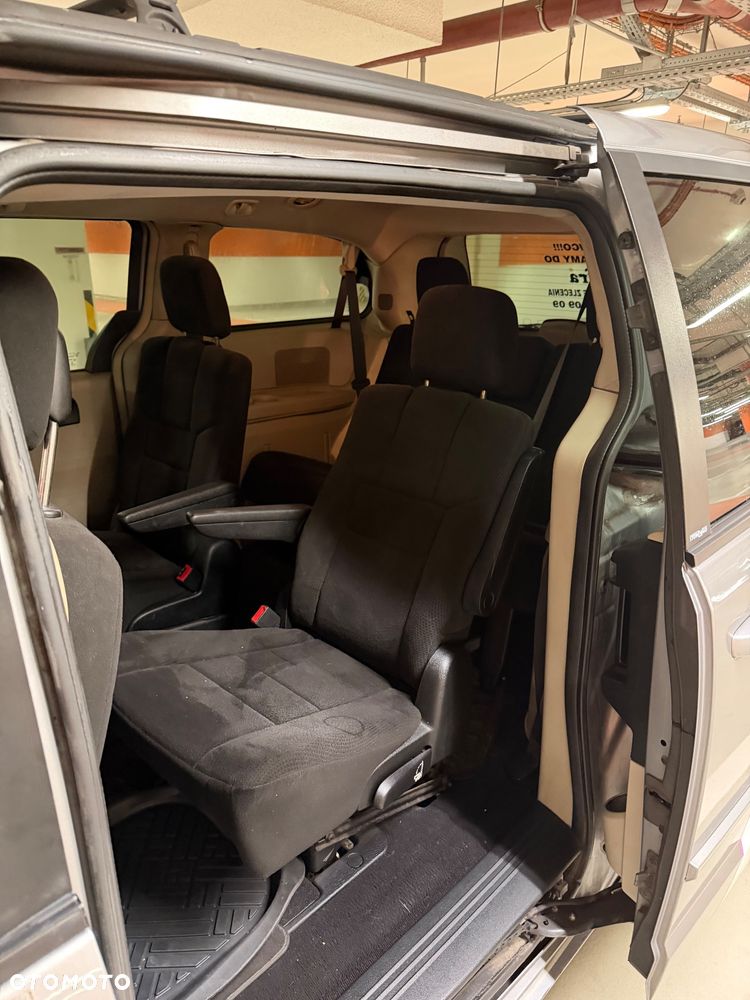 Dodge Grand Caravan - 5