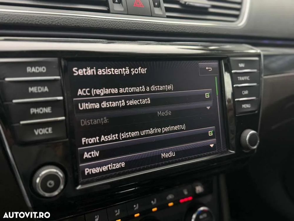 Skoda Superb Combi 2.0 TDI DSG Laurin & Klement - 20