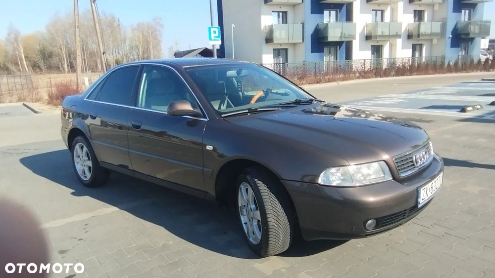 Audi A4 Limousine - 8