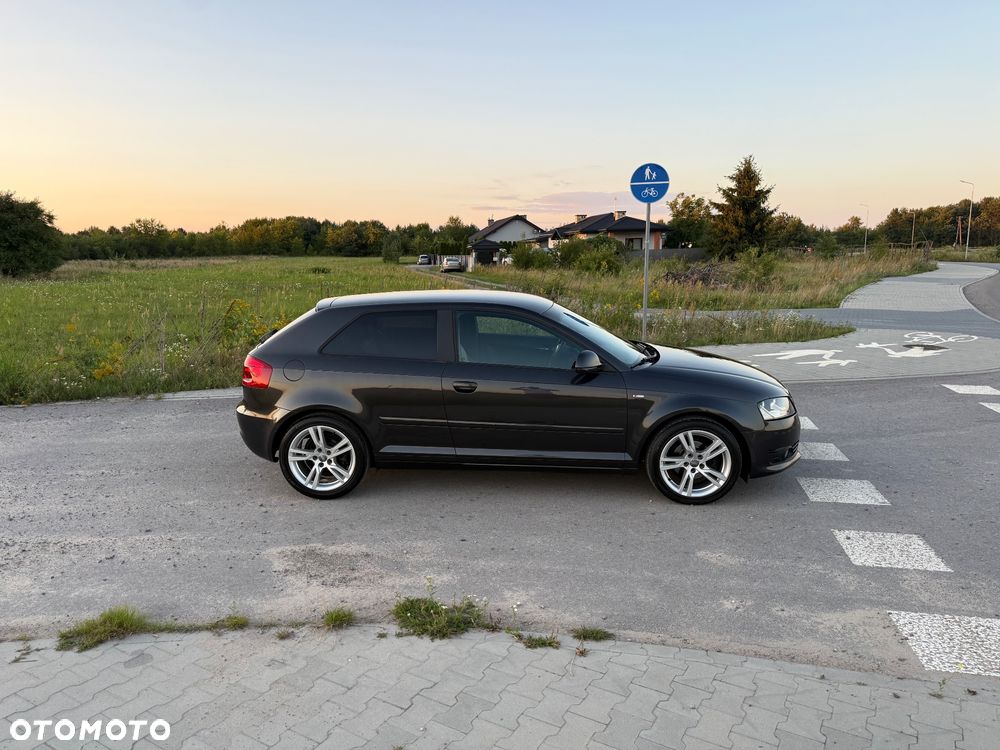 Audi A3 Sportback 1.6 TDI DPF S line Sportpaket - 4