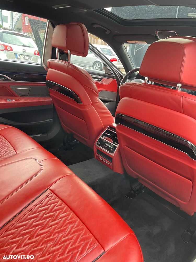 BMW Seria 7 750i xDrive - 33