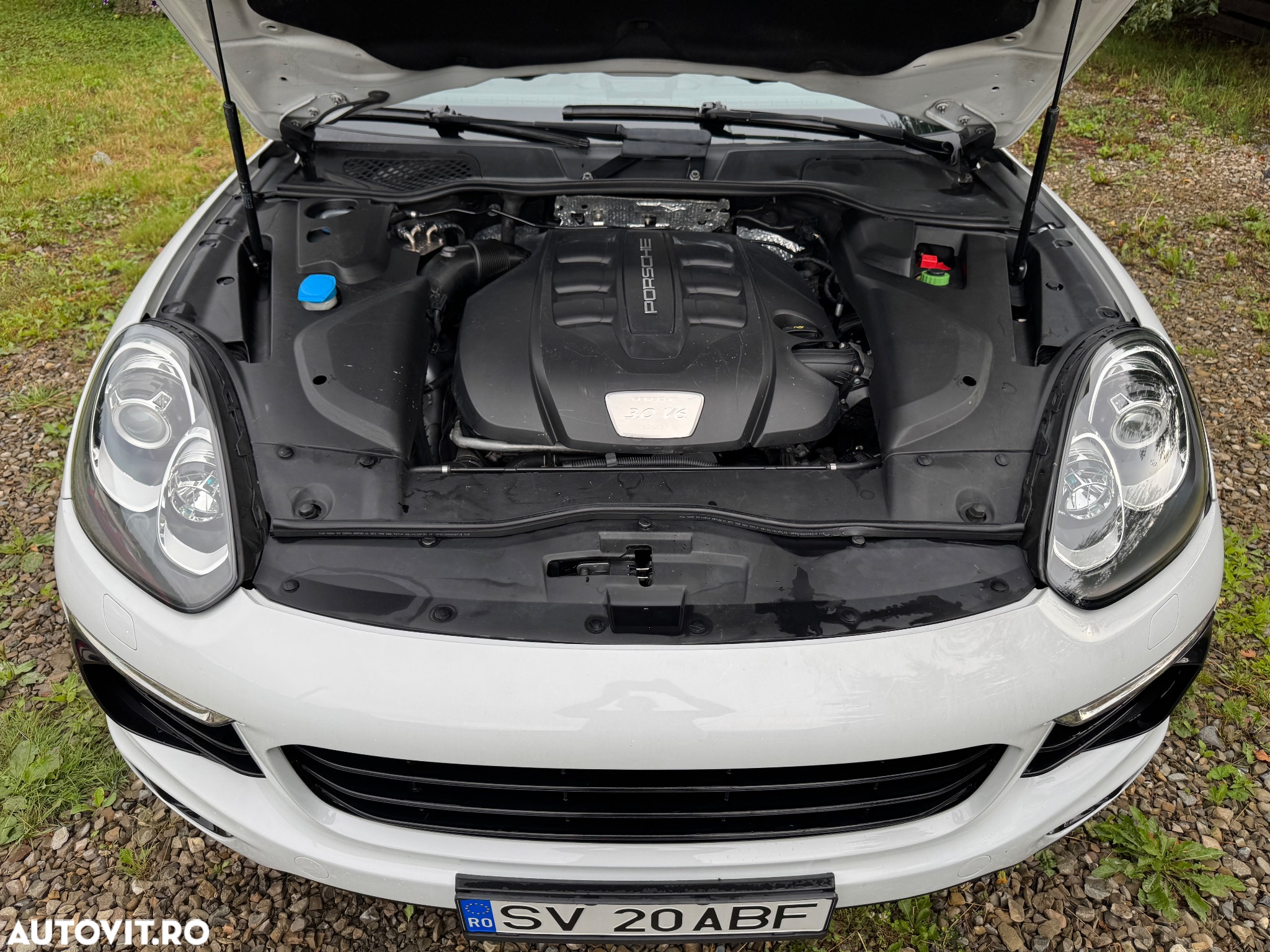 Porsche Cayenne 3.0 L - 6