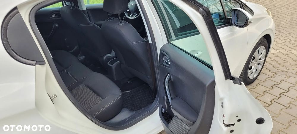 Peugeot 208 82 PureTech Style - 14