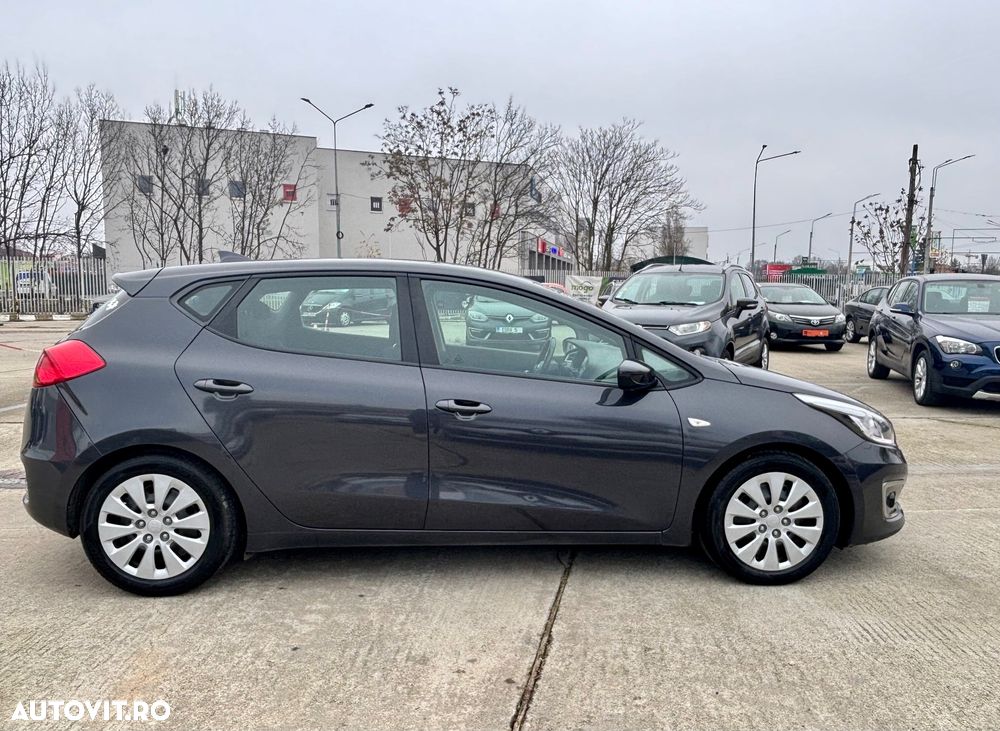 Kia Ceed - 10