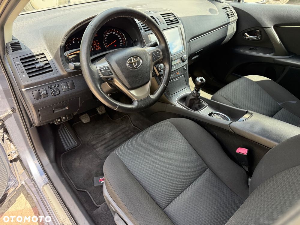 Toyota Avensis 2.0 Executive - 13