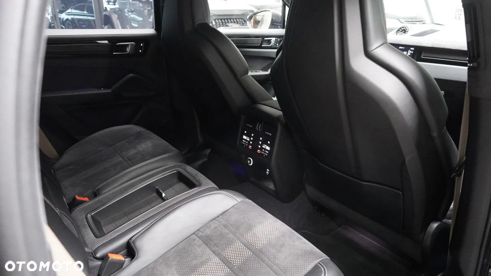 Porsche Cayenne Turbo GT - 12
