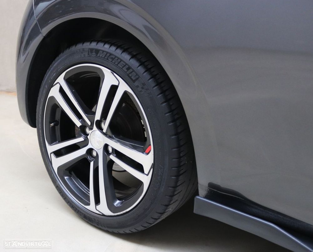 Peugeot 208 1.2 PureTech GT Line - 42