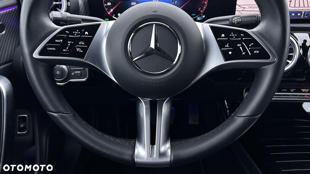 Mercedes-Benz CLA 180 Progressive 7G-DCT - 15
