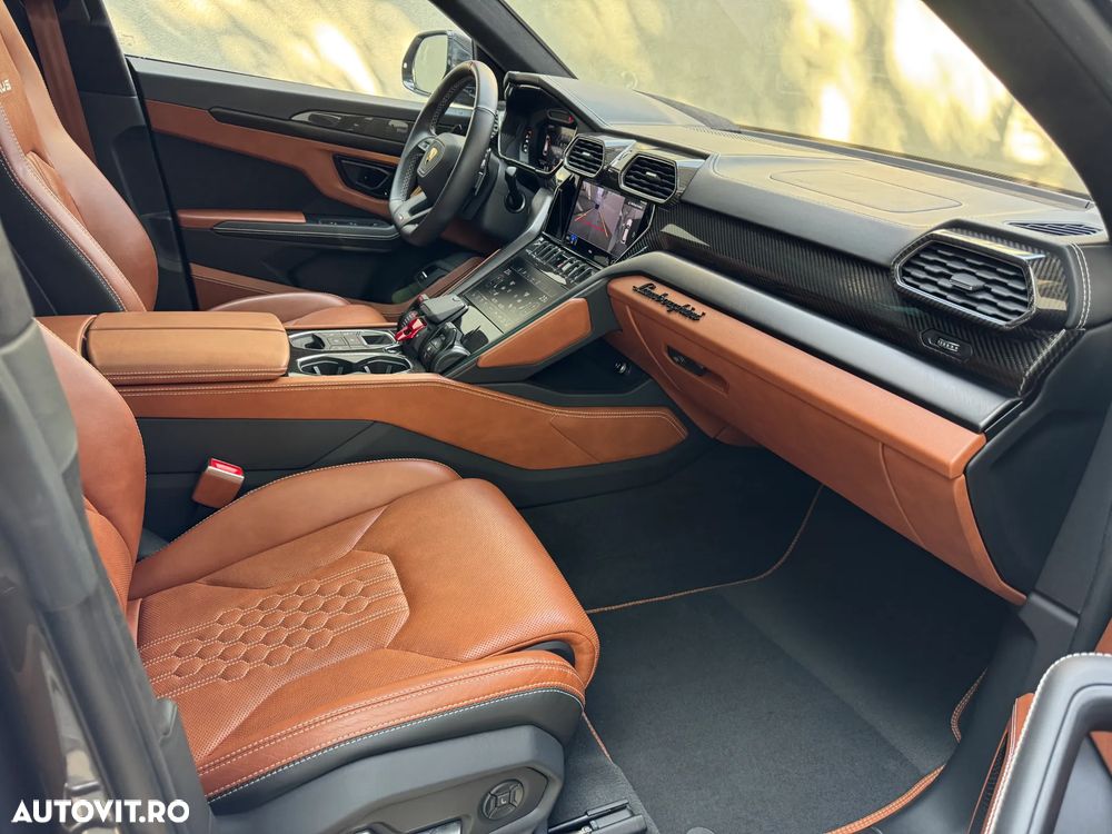 Lamborghini URUS - 11