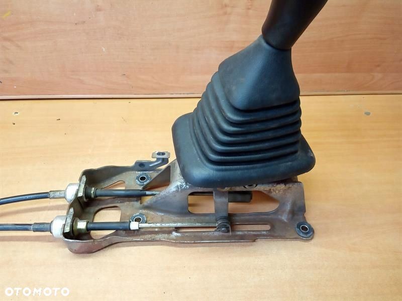 MECHANIZM ZMIANY BIEGÓW TOYOTA RAV4 I 2.0 16V - 2