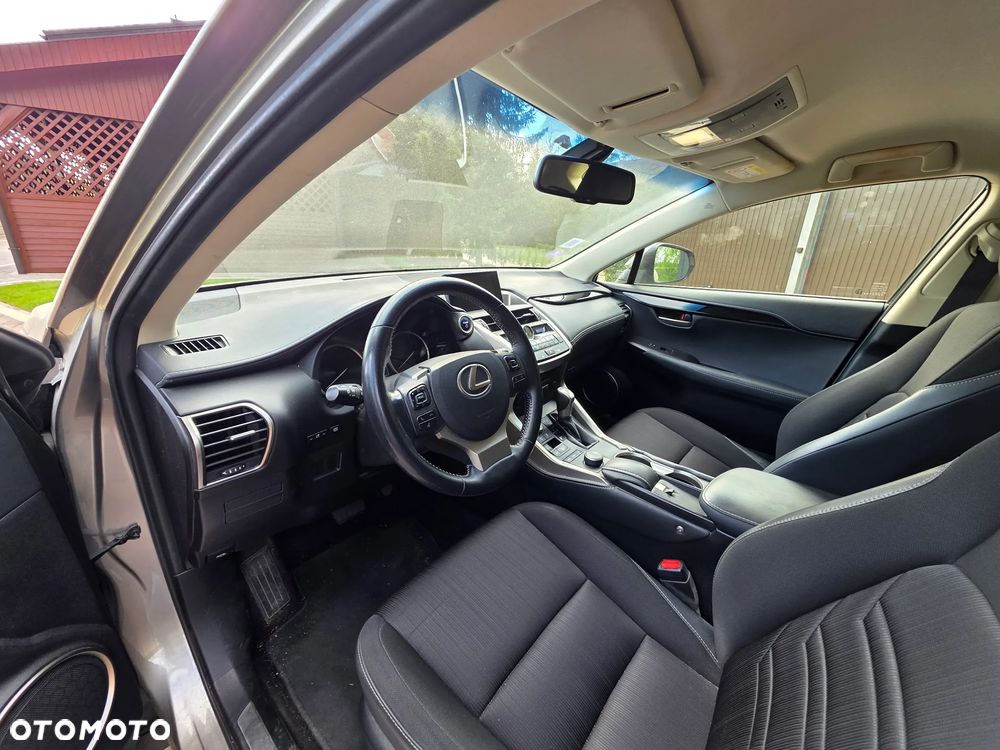 Lexus NX 300h - 12