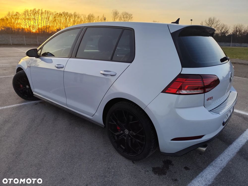 Volkswagen Golf GTI (BlueMotion Technology) DSG Performance - 8