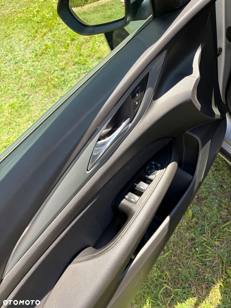 Opel Insignia - 10