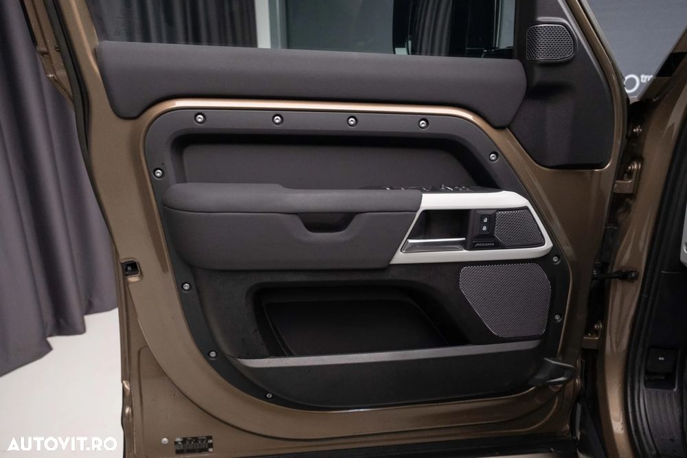 Land Rover Defender - 20