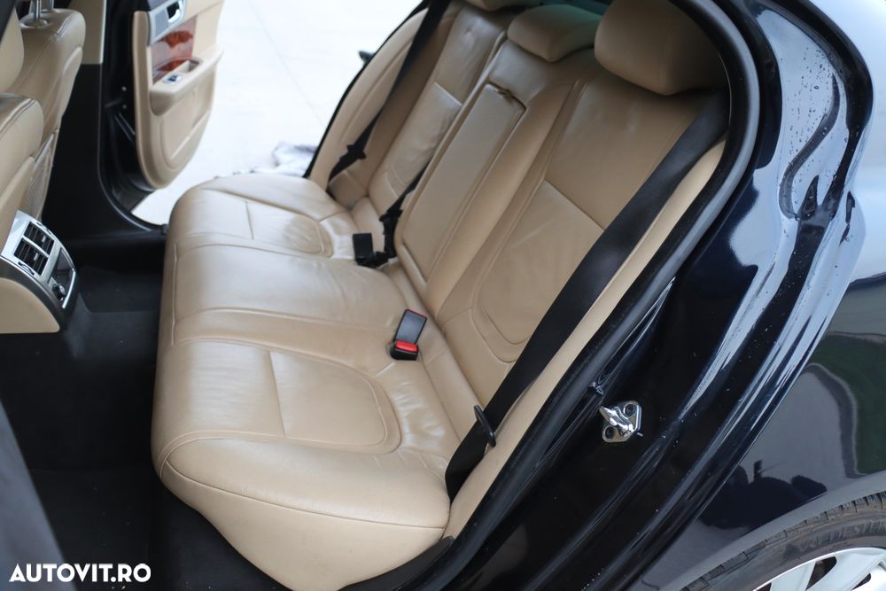 Jaguar XF 2.2D Portfolio - 24