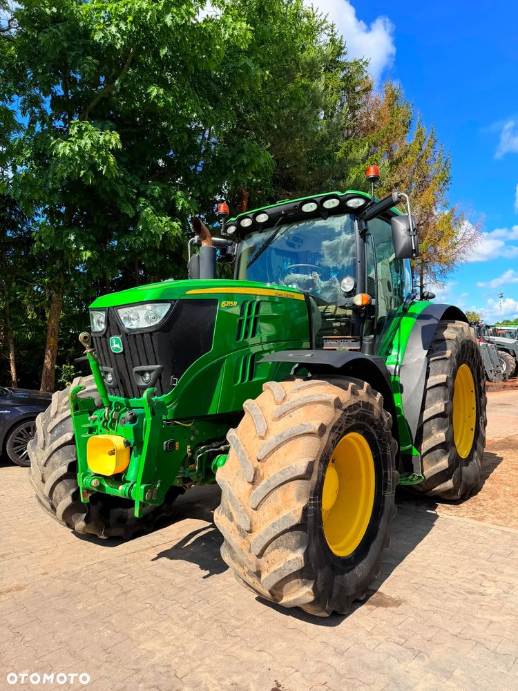 John Deere 6215R - 6