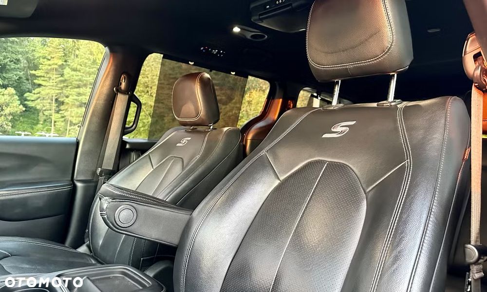 Chrysler Pacifica - 10