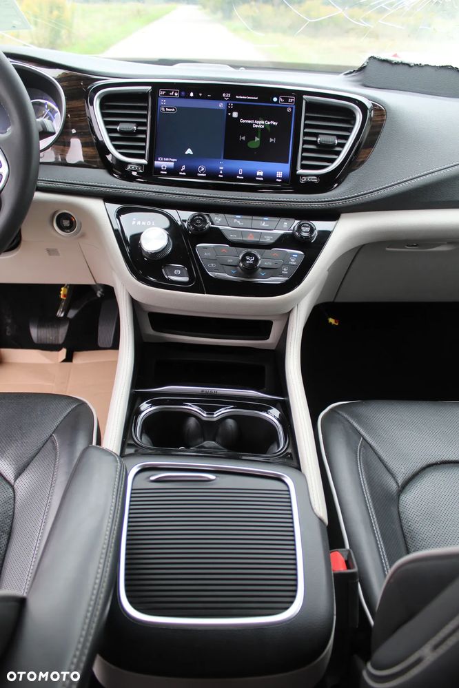 Chrysler Pacifica - 29