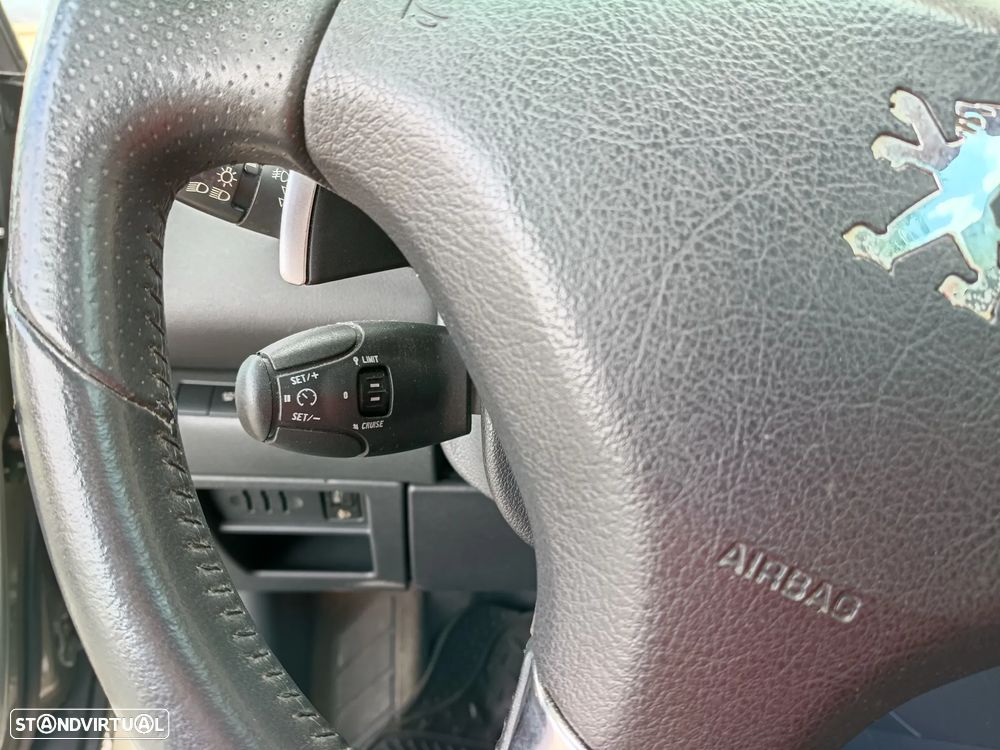 Peugeot 3008 1.6 e-HDi Allure CMP6 - 18