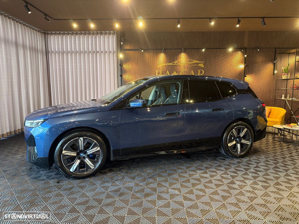 BMW iX xDrive 40 Pack Desportivo - 3