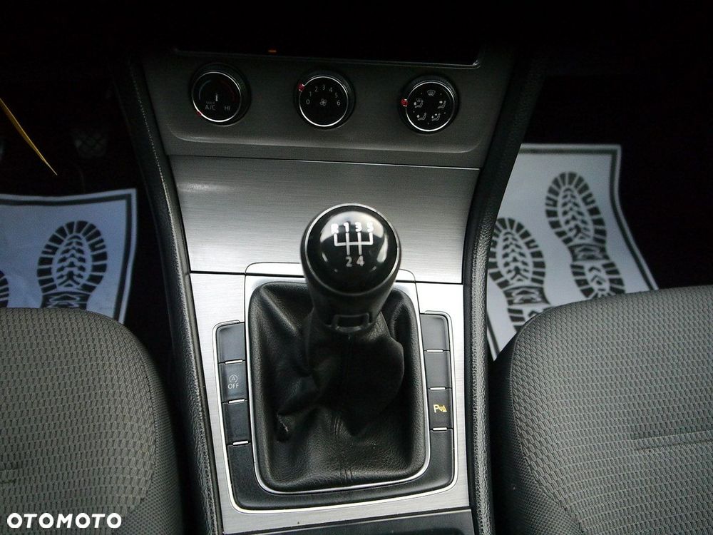 Volkswagen Golf 1.6 TDI BlueMotion Comfortline - 27