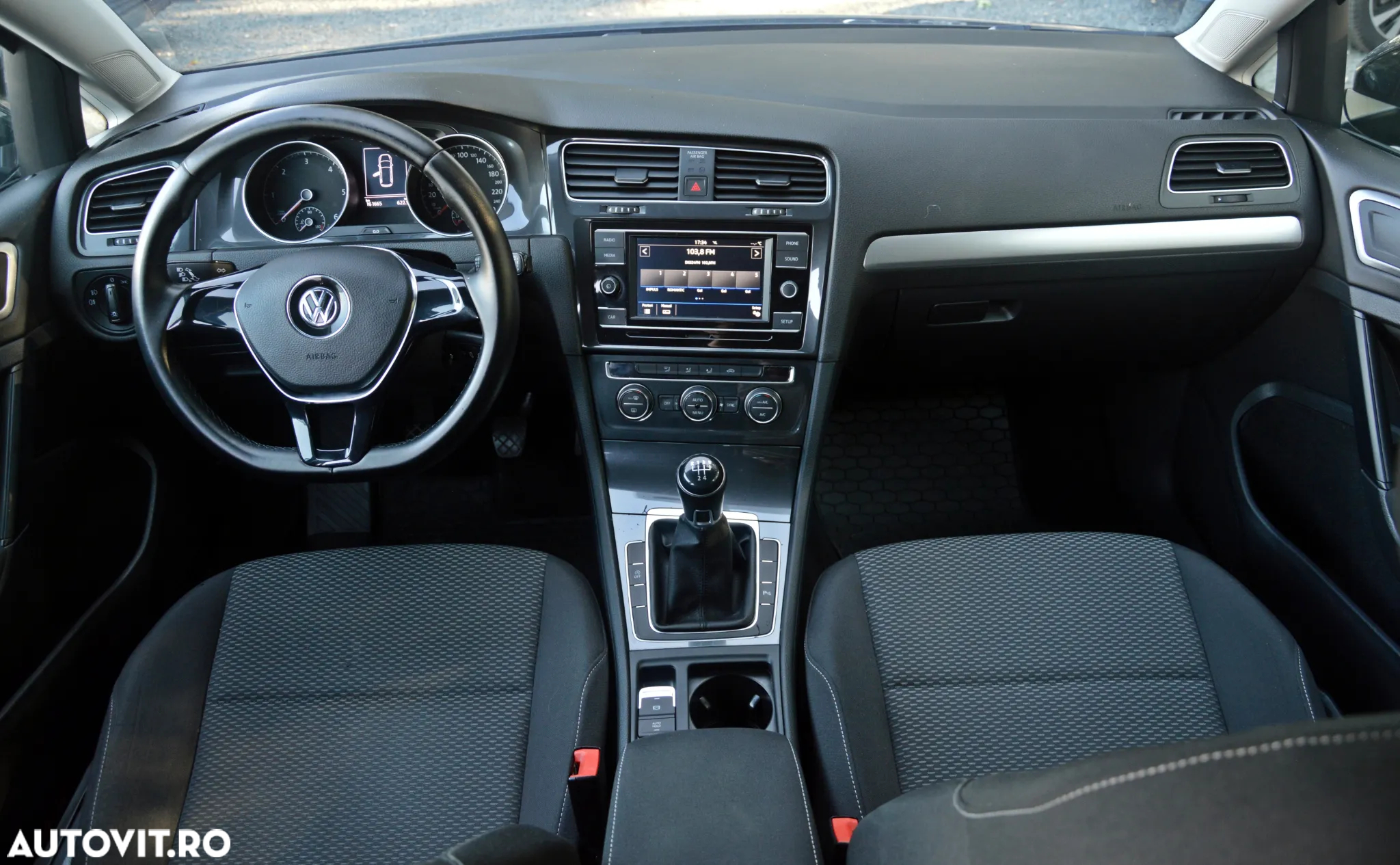 Volkswagen Golf 1.6 TDI Comfortline - 6