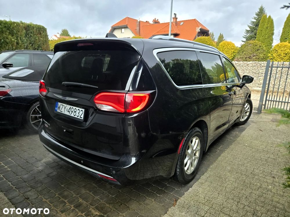 Chrysler Pacifica - 4