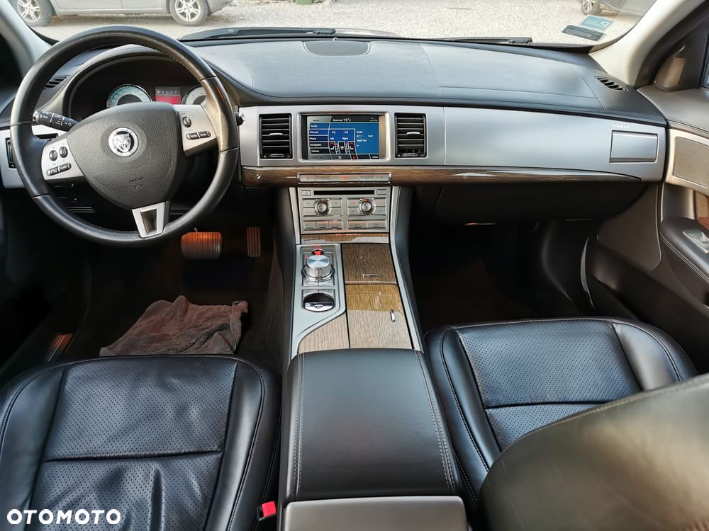 Jaguar XF 3.0 V6 D Luxury - 3