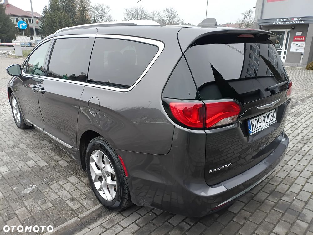 Chrysler Pacifica - 7