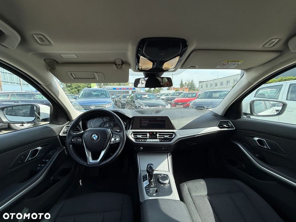 BMW Seria 3 318i - 9