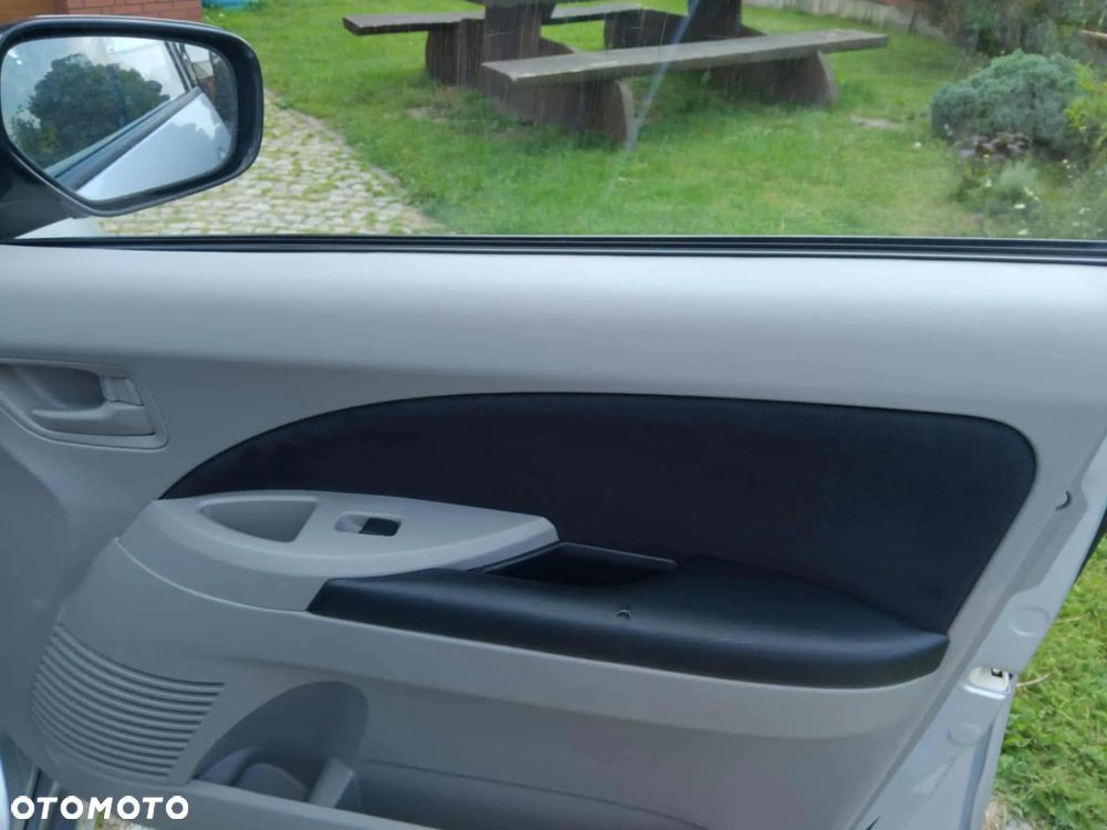 Mitsubishi Grandis 2.4 Intense - 17