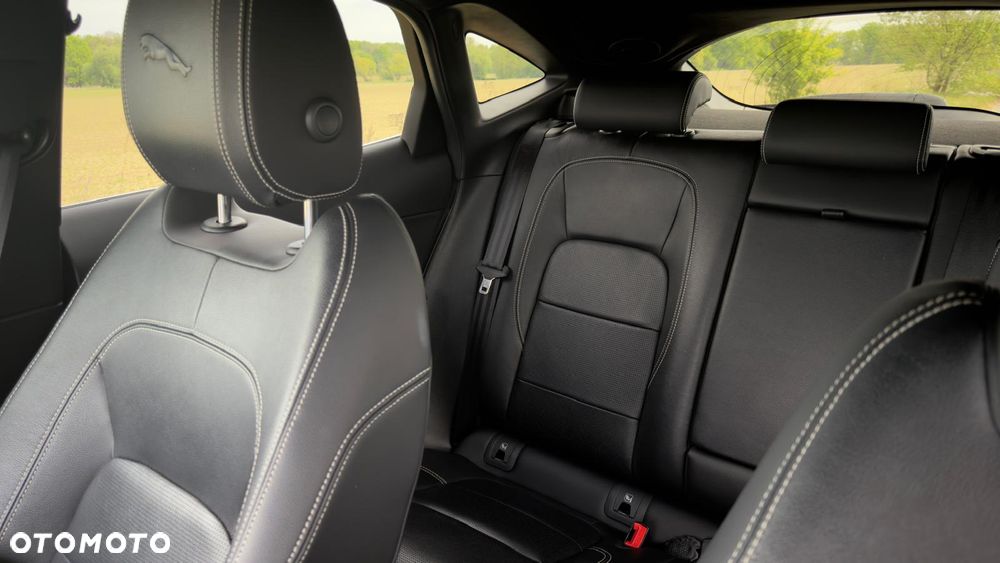 Jaguar E-Pace 2.0 D200 mHEV AWD R-Dynamic SE - 18