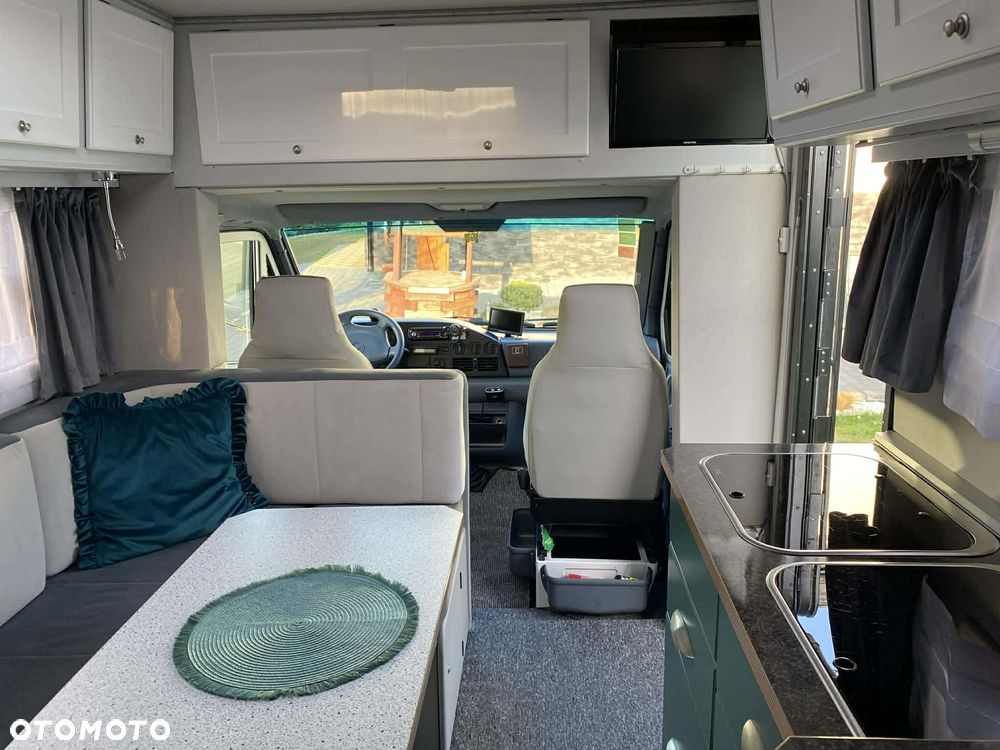 Mercedes-Benz Sprinter - 12