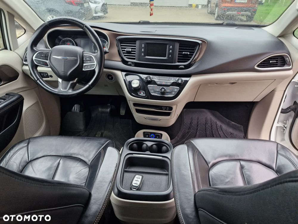 Chrysler Pacifica - 11