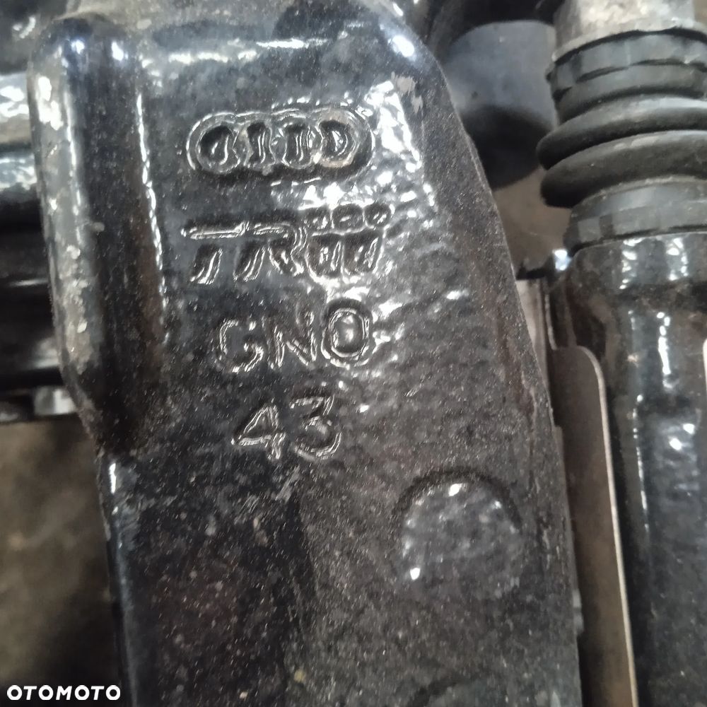 Zacisk tylny A4 B8 - 5