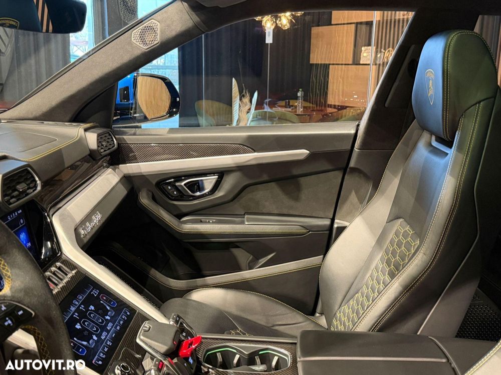 Lamborghini URUS - 25