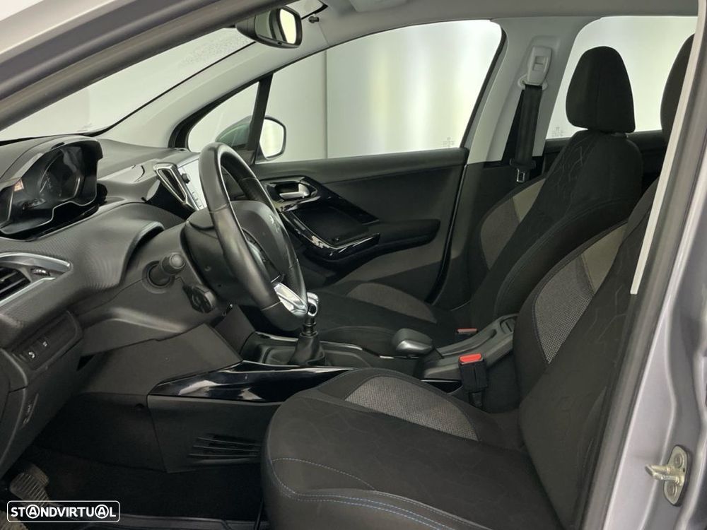 Peugeot 2008 1.2 PureTech Signature - 11