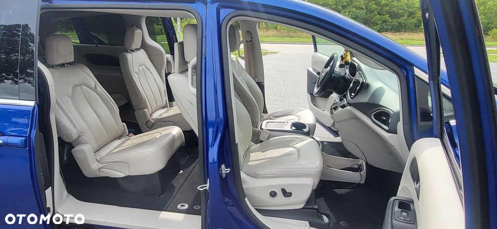 Chrysler Pacifica - 17