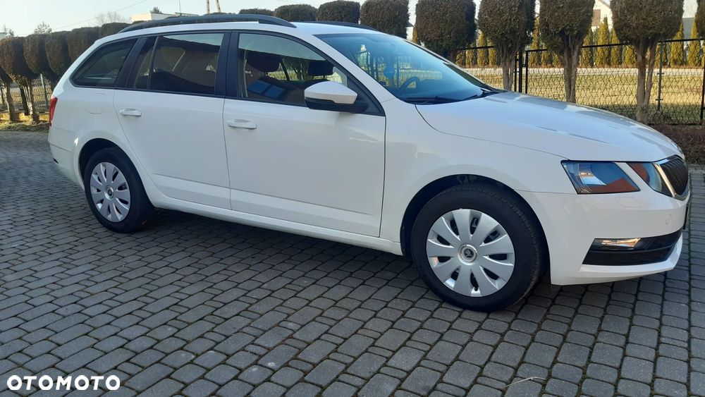 Skoda Octavia 1.6 TDI DSG Ambition - 4