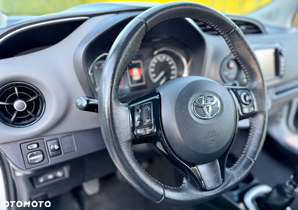 Toyota Yaris 1.5 Dynamic - 33